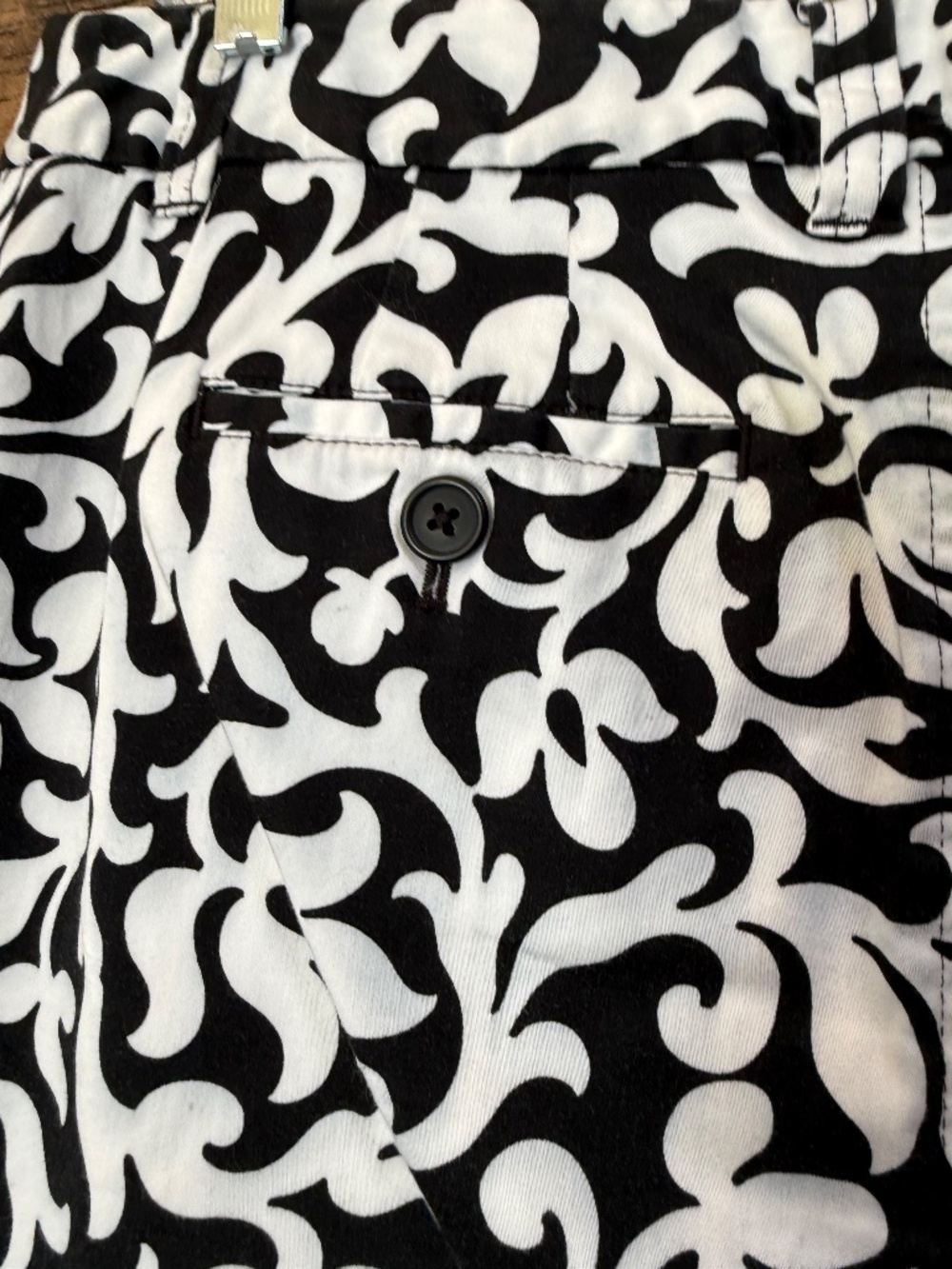 Ann Taylor Floral scroll skirt, black and white, size 8 - Picture 5 of 7